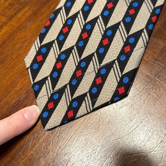 Vintage 1980s Cedrics 100% Silk Tie Tan Black Red Blue 3.75” x 58” - Picture 2 of 7